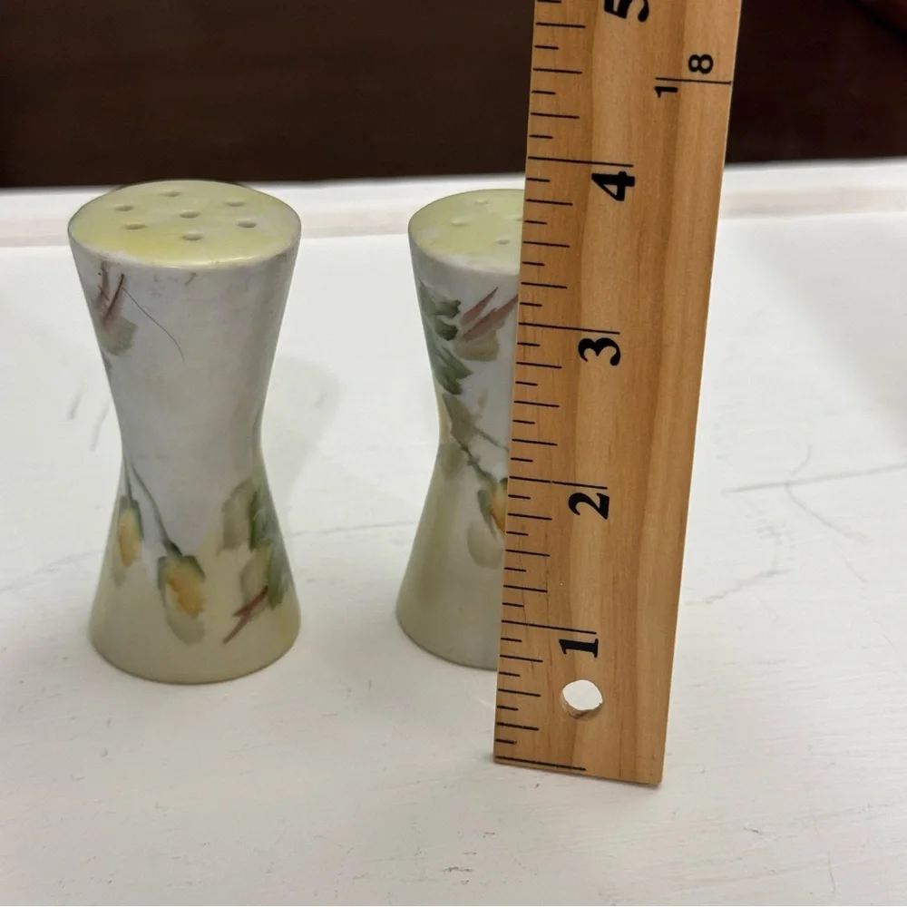 Vintage Karen Donleavy K.D. Signed Salt And Pepper Shaker Set Floral